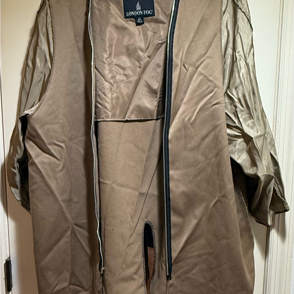 London Fog Tan Trench Coat Classic Water-Resistant Design - Picture 5 of 7